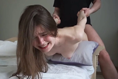 Ну охуеть, попросила парня трахнуть пожёстче, а он вон что устроил Ну охуеть, попросила парня трахнуть пожёстче, а он вон что устроил