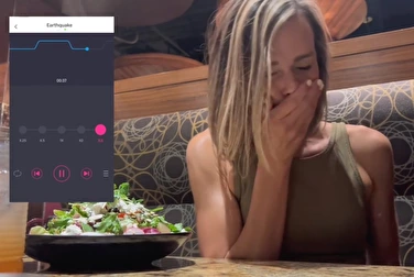 Кончила в ресторане — конечно, я ж управляю её киской с телефона Кончила в ресторане — конечно, я ж управляю её киской с телефона