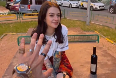 Или отсосёшь мне на крыше, или отшлёпаю — выбирай, милая Или отсосёшь мне на крыше, или отшлёпаю — выбирай, милая