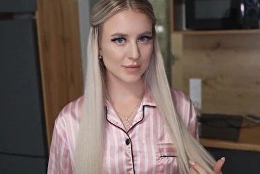 Вот же шлюха! Батя ради неё всё, а она молодой член сосёт Вот же шлюха! Батя ради неё всё, а она молодой член сосёт