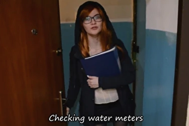 Рыжая пришла проверить счётчики и немного задержалась для ебли Рыжая пришла проверить счётчики и немного задержалась для ебли