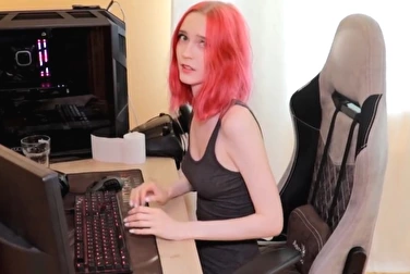 Строгий батя отругал дочь за срач на кухне и наказал её еблей Строгий батя отругал дочь за срач на кухне и наказал её еблей