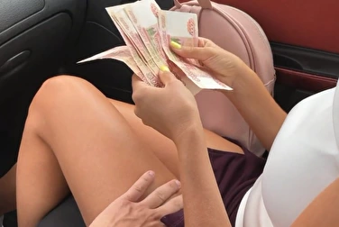 Бля, я ж тебя за деньги ебу — сниму презик и обкончаю нахуй Бля, я ж тебя за деньги ебу — сниму презик и обкончаю нахуй